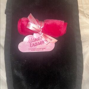 Makeup Eraser Black and Pink Set